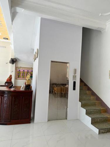 a hallway with stairs and a dining room in a house at Xuân phương hotel in Thương Xà (2)