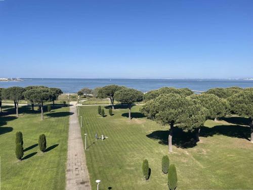 Appartement face mer climatisé avec parking au Grau-du-Roi - FR-1-731-141