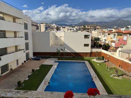 Swimmingpoolen hos eller tæt på Chaparil