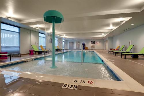 a swimming pool with a pole in the middle of it at Home2 Suites By Hilton Conway, Sc in Conway