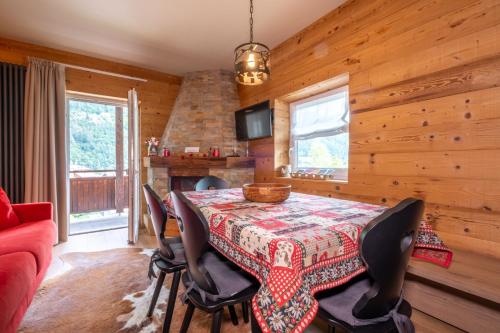 Μια τηλεόραση ή/και κέντρο ψυχαγωγίας στο Comfort Apartment Dimaro by Varental