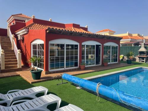 Private Villa - Sleeps 6 - Heated Pool - Air Con