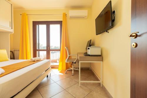 a bedroom with a bed and a desk with a computer at A Casa di Sofi in Marco Simone