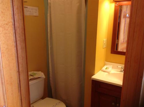 Un baño de The Moulton Hotel