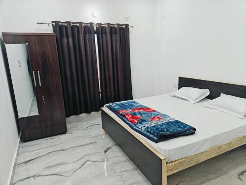 Ένα ή περισσότερα κρεβάτια σε δωμάτιο στο Non AC Room With Shared lounge