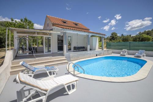 Villa Baras garden - house with pool