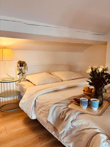 Charming studio, bright, central, quiet