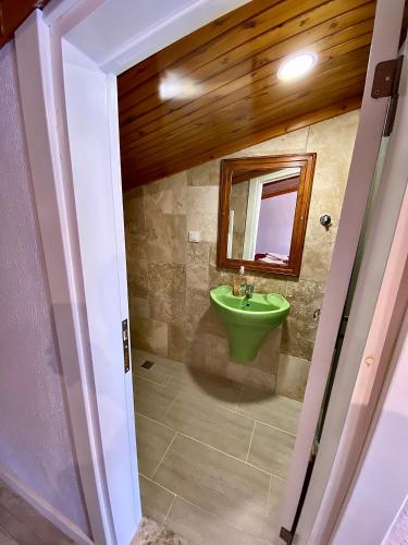 Bilik mandi di Ephesus Selcuk Castle View Suites