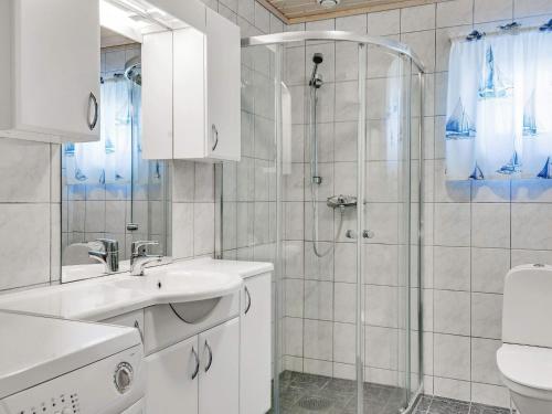 Koupelna v ubytování 6 person holiday home in Brekstad