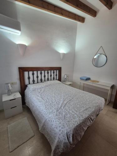a bedroom with a bed with a white comforter at Casa Linda in Monte Pego