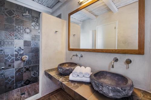 A bathroom at Gonia Residences