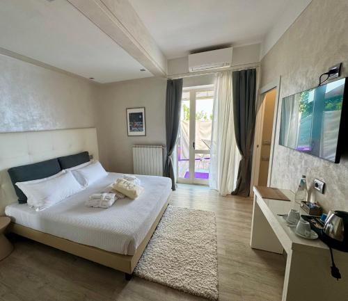 a bedroom with a bed with towels on it at Esprit D'Hotel Panoramico in Fonteno