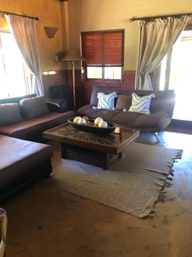 Ruang duduk di Golf View Guest House