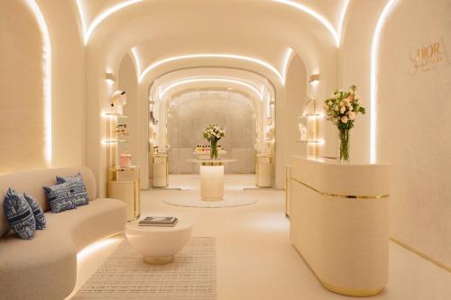 Posezení v ubytování Hôtel Plaza Athénée - Dorchester Collection