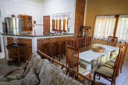 Η κουζίνα ή μικρή κουζίνα στο Chácara 15 minutos de Holambra