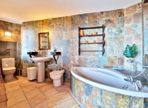 Excepcional Villa con vistas panarómacias al mar AV-81