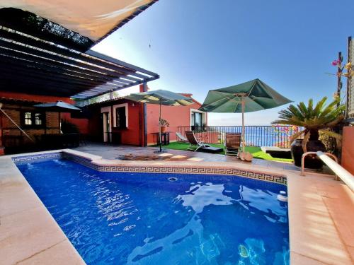 Excepcional Villa con vistas panarómacias al mar AV-81