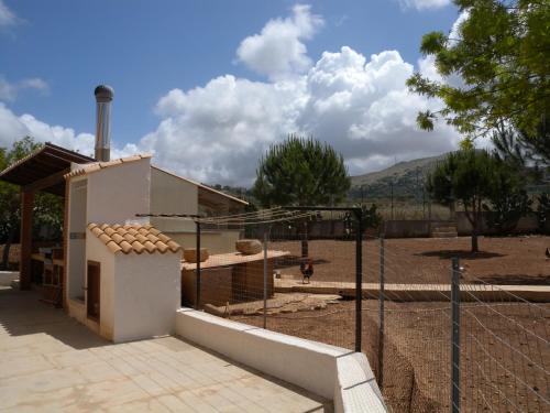 a building with a fence in front of a house at Villa Lea in Custonaci
