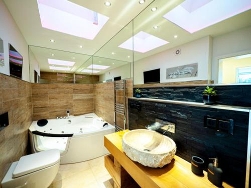 Ένα μπάνιο στο Penthouse-Wohnung I zentral I gute Anbindung