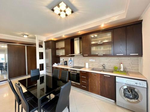 Sunny Stay 2 Bdr near the sea Platform 357