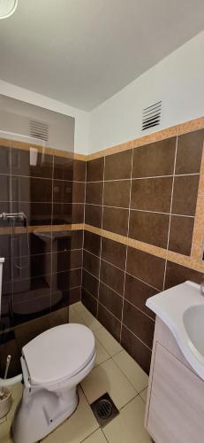 Koupelna v ubytování LiMa Apartman Ház