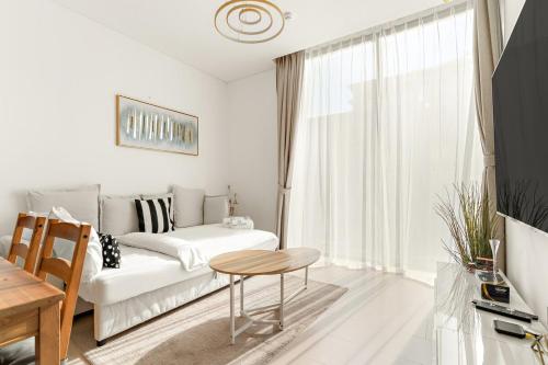 Elegant 1BR Stay in Sobha Creek Luxury Apartment Near Dubai Canal