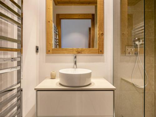 Luxueux 4 pièces avec balcon, cheminée et services conciergerie à Val-d'Isère