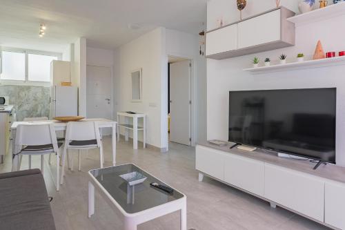 2BR Azahara Dream - Pool & Seaviews