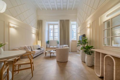 a living room with a couch and a table at Deservi Charming Apartments in Florence