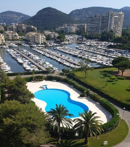 cannes marina