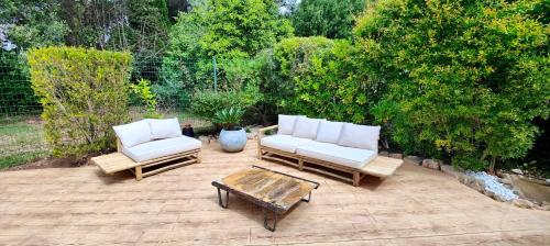 House 5p with garden near the sea