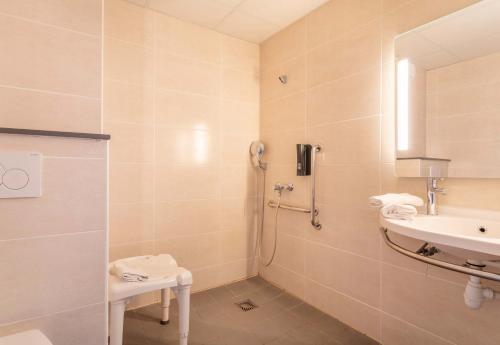a bathroom with a shower and a sink at B&B HOTEL Aix en Provence Venelles in Venelles