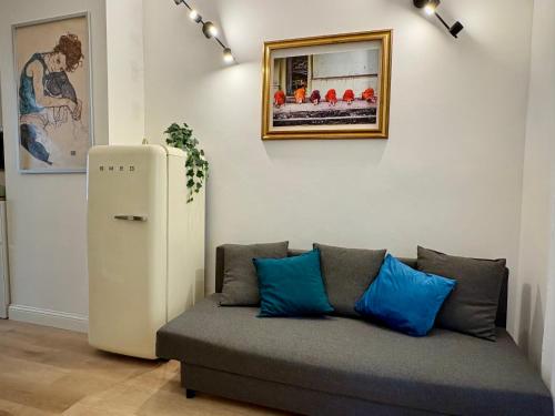Ilia12 home