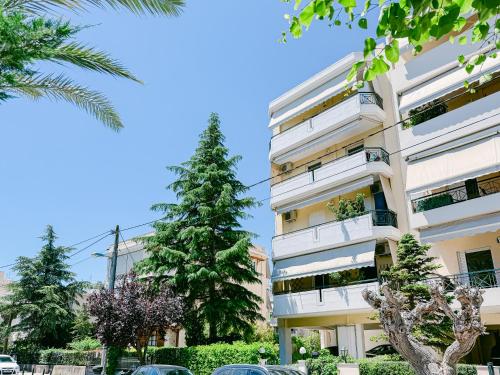 2BR home with Parking close to YGEIA, Mitera & OAKA