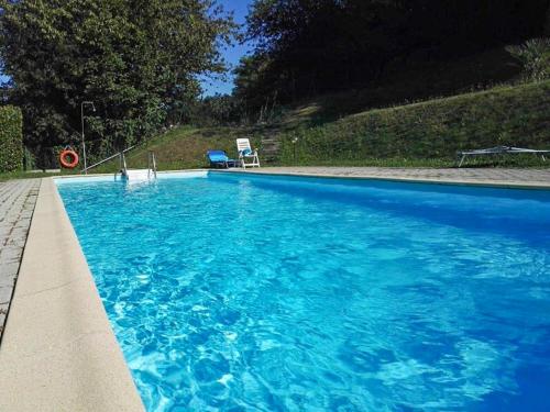 Bazén v ubytování Residenz Ai Ronchi nebo v jeho okolí