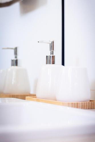 a shelf with three white sinks in a bathroom at Apartamento Loft 02 Lazer Completo in Belo Horizonte