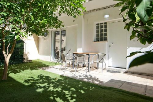Marine Cocoon & Terrace Modern Apt, Private Garden