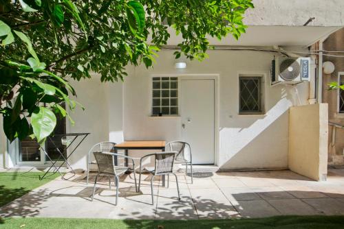 Marine Cocoon & Terrace Modern Apt, Private Garden