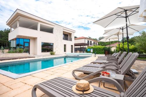 VSG Resort - 200m from Beach, Pool, Sauna & Jacuzzi