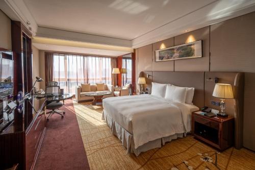 Una televisión o centro de entretenimiento en Hilton Foshan - Free Shuttle Bus to Canton Fair