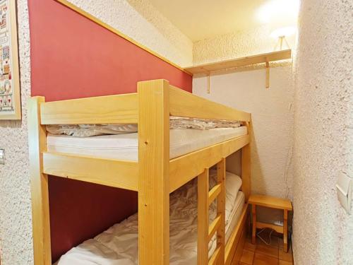 a couple of bunk beds in a small room at Studio cosy 4 pers, centre village, parking, ascenseur, balcon - Le Grand-Bornand - FR-1-241-185 in Le Grand-Bornand