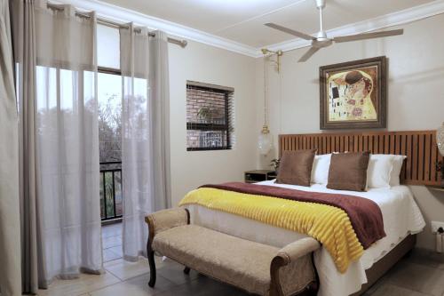 Ένα ή περισσότερα κρεβάτια σε δωμάτιο στο Highveld Guesthouse