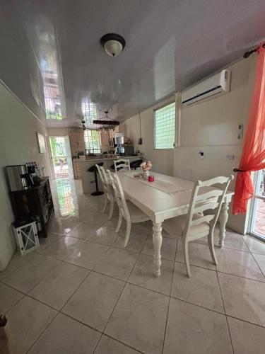 a kitchen with a table and chairs in a room at Nica Mango Tree Casa in Managua