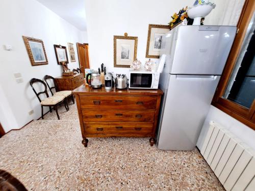 THE DOGE SUITE Veniceにあるキッチンまたは簡易キッチン