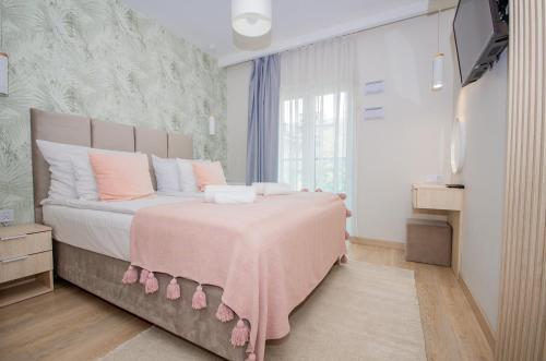 Ένα ή περισσότερα κρεβάτια σε δωμάτιο στο InPoint Apartments G11 near Old Town & Kazimierz District & Optional Paid Parking