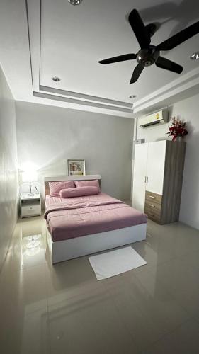 Ένα ή περισσότερα κρεβάτια σε δωμάτιο στο 365pool villa Hatyai