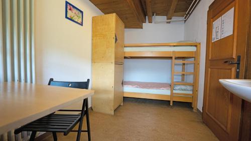 Postel nebo postele na pokoji v ubytování Brugg Youth Hostel