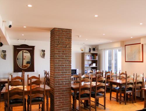 a dining room with wooden tables and chairs at Hotel Uilenspiegel in Nieuwpoort