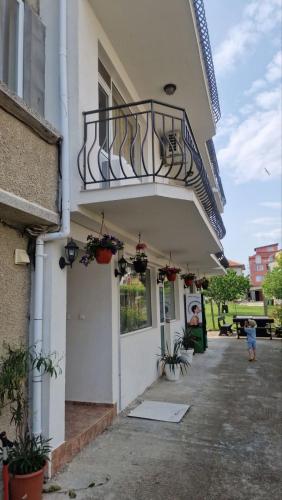 Μπαλκόνι ή βεράντα στο Къща за гости Ravda