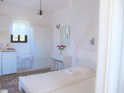 a white room with a bed and a sink and a mirror at Castellino Zwillingsstudios in Kallithea Rhodes